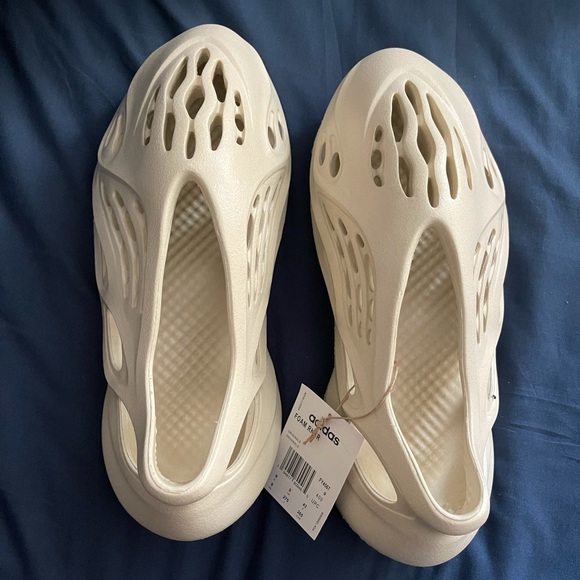 yeezy foam runner vinted